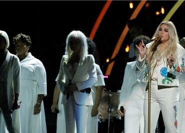 En los Grammy alzan la voz contra el acoso