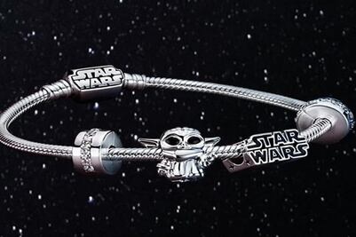 Haz que la fuerza te acompañe con estos charms de Star Wars