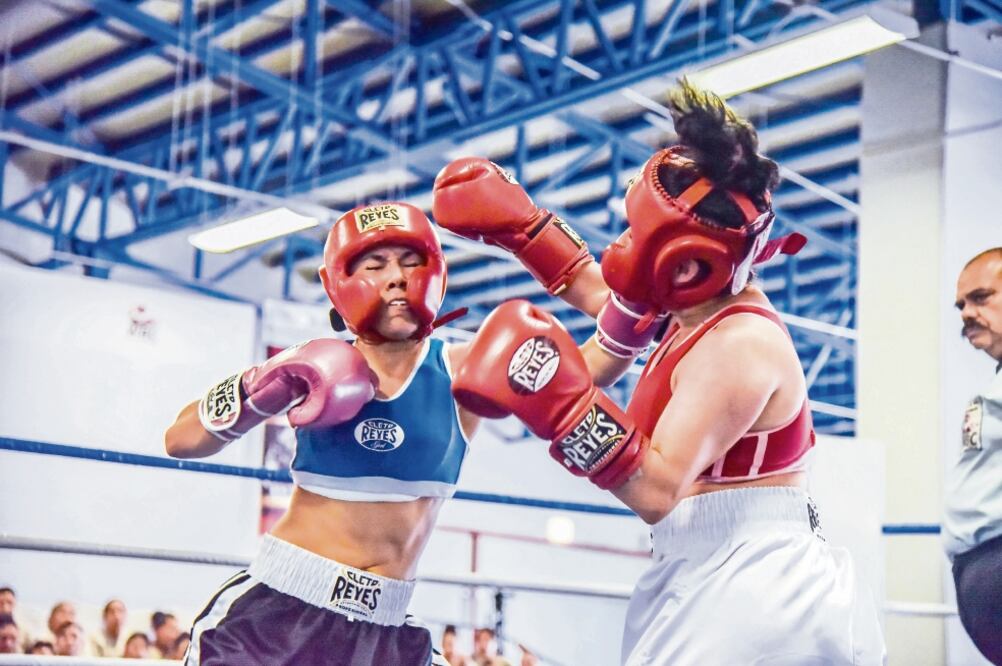 Pugilistas. Seis mujeres del Cereso de Morelos se disputaron el campeonato en tres enfrentamientos. Foto: MARIO JASSO. CUARTOSCURO