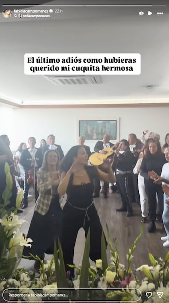 Fabiola Campomanes en el funeral de su madre, doña María Rojas.
Foto: Instagram, vía @fabiolacampomanes