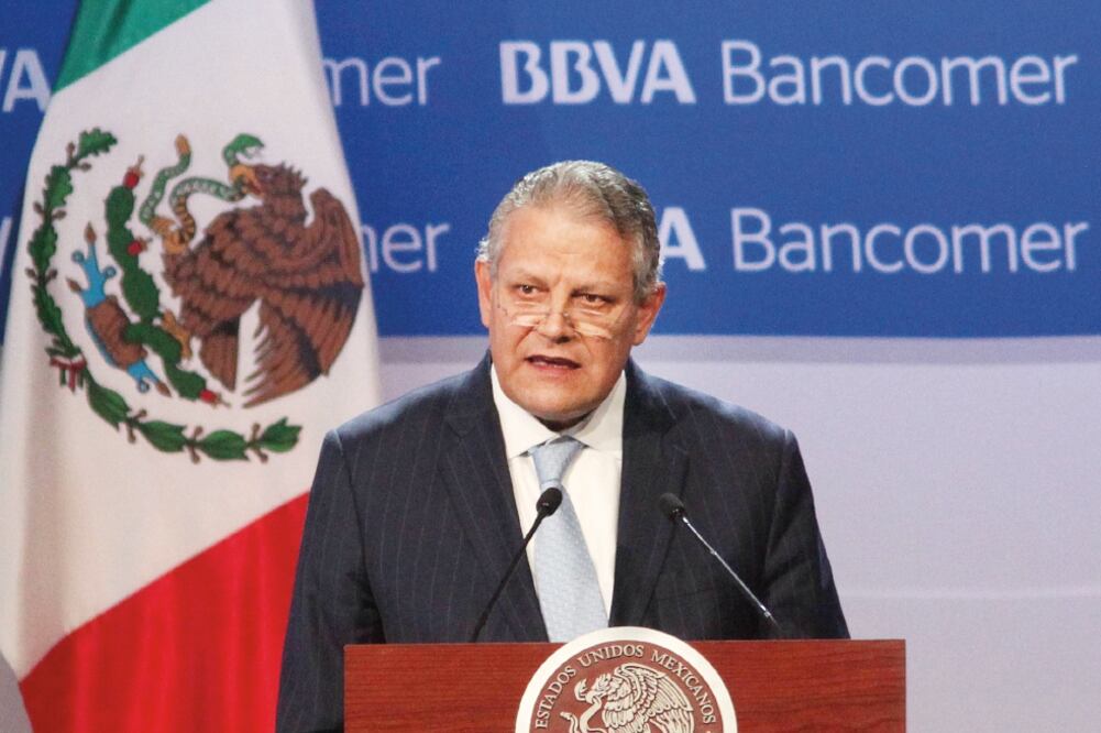 El presidente del Consejo de Administración de BBVA Bancomer, Luis Robles Miaja, ve con optimismo el futuro económico del país (LUCÍA GODINEZ. EL UNIVERSAL)