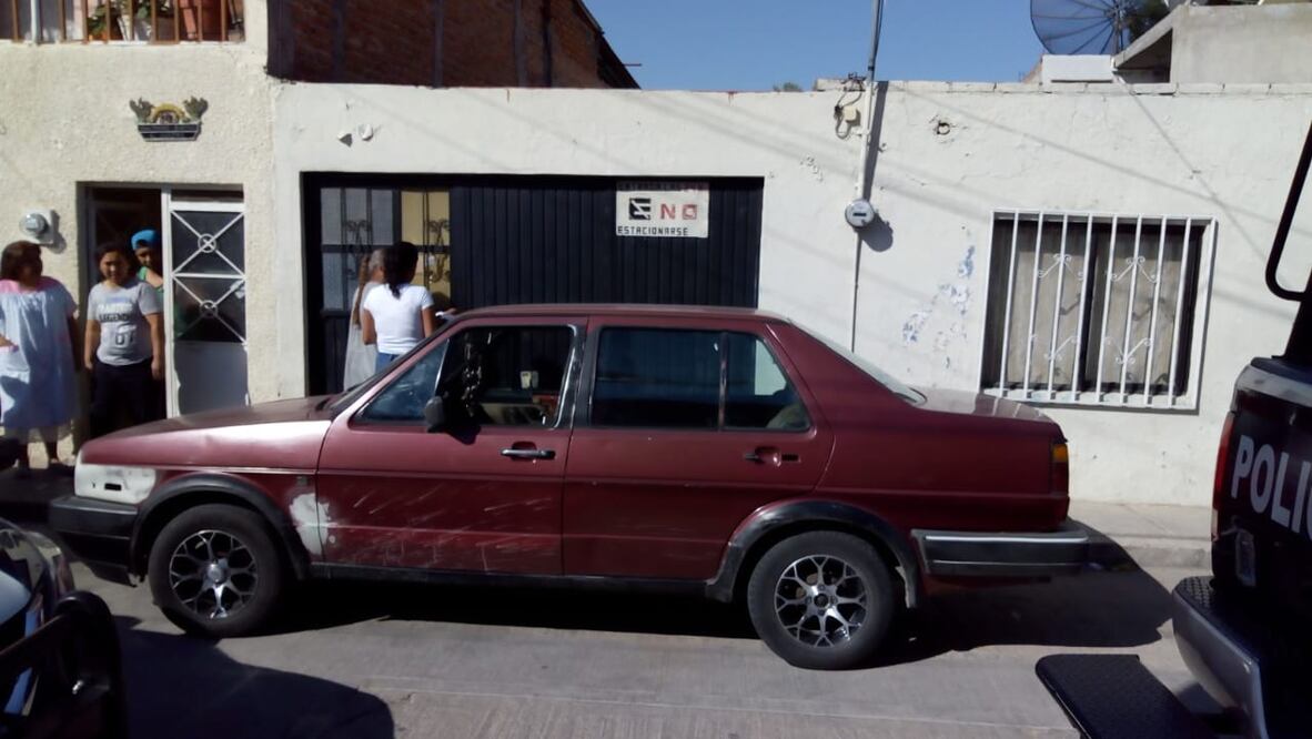 Policías municipales rescataron a Luis Fernando de la vivienda que habitaba con su progenitor y con una hermana menor de 11 años (Foto: Especial)