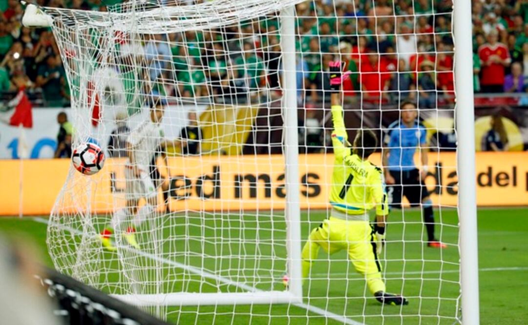 Fernando Muslera can't stop a goal against Uruguay during the second half. (Photo: AP)
