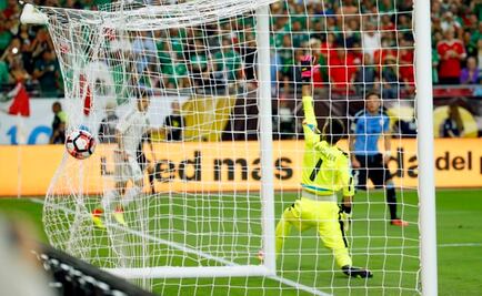 Márquez, Herrera score late, Mexico beats Uruguay 3-1
