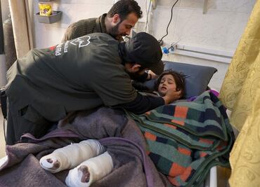 Sham, la niña "milagro" del terremoto en Siria, corre el riesgo de perder sus piernas