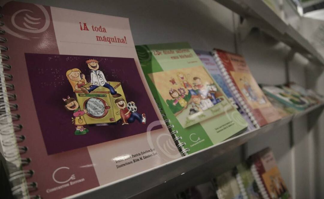 El presidente Andrés Manuel López Obrador aclaró si los gobernadores pueden frenar en los estados la distribución del material educativo. Foto: archivo/EL UNIVERSAL