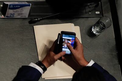 No debí participar en chat "claramente misógino", reconoce senador del PAN