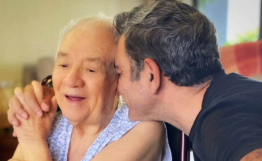 Héctor Sandarti y su madre.