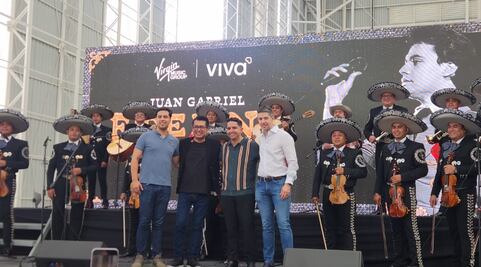 El legado de Juan Gabriel lo lleva hasta el cielo; inmortalizan su imagen en avión 