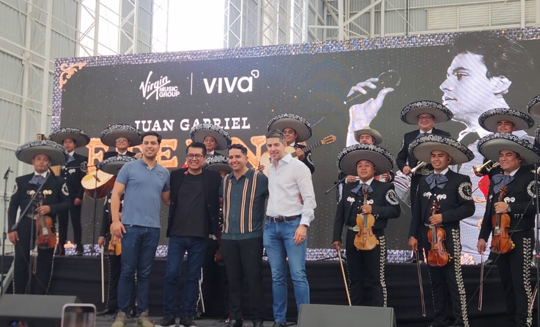 La imagen de Juan Gabriel es inmortalizada en un avión de Viva Aerobus.
Foto: EL UNIVERSAL / Mariel López