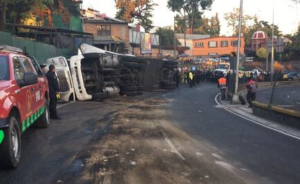 Se registra volcadura en Viaducto Tlalpan