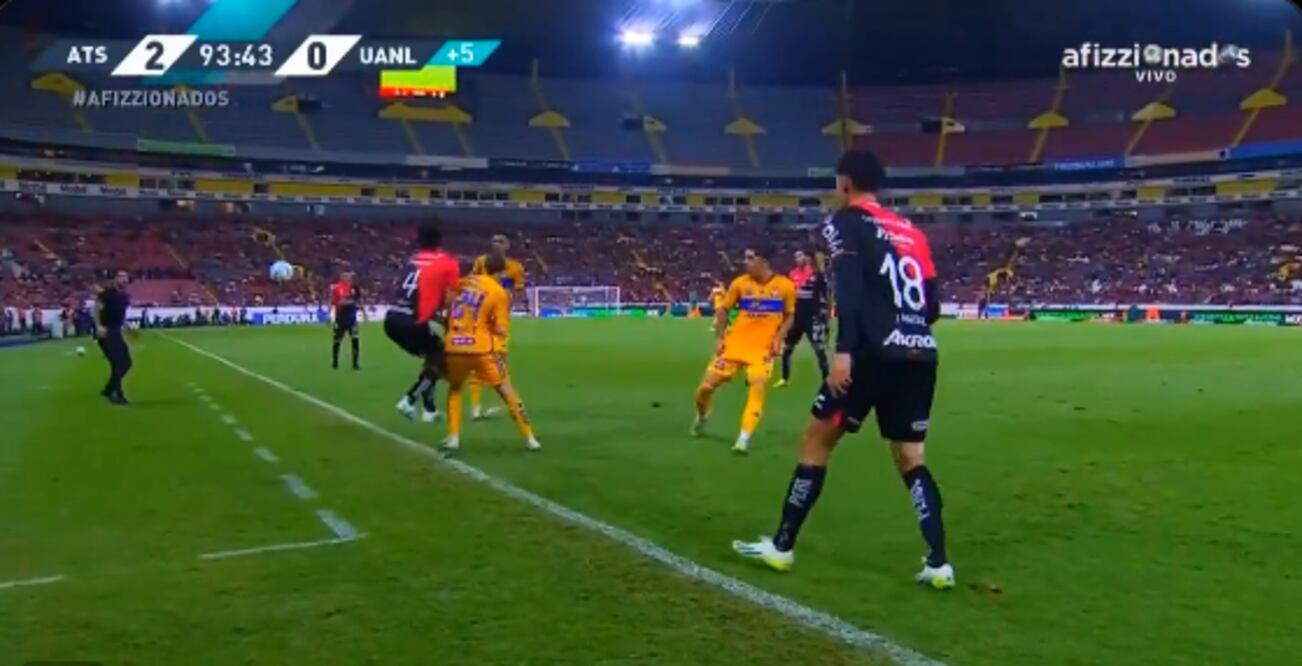 Marcelo Flores perdió la cabeza en su debut con Tigres / Foto: Especiales