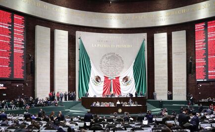 Va Morena por paridad de género en la Constitución