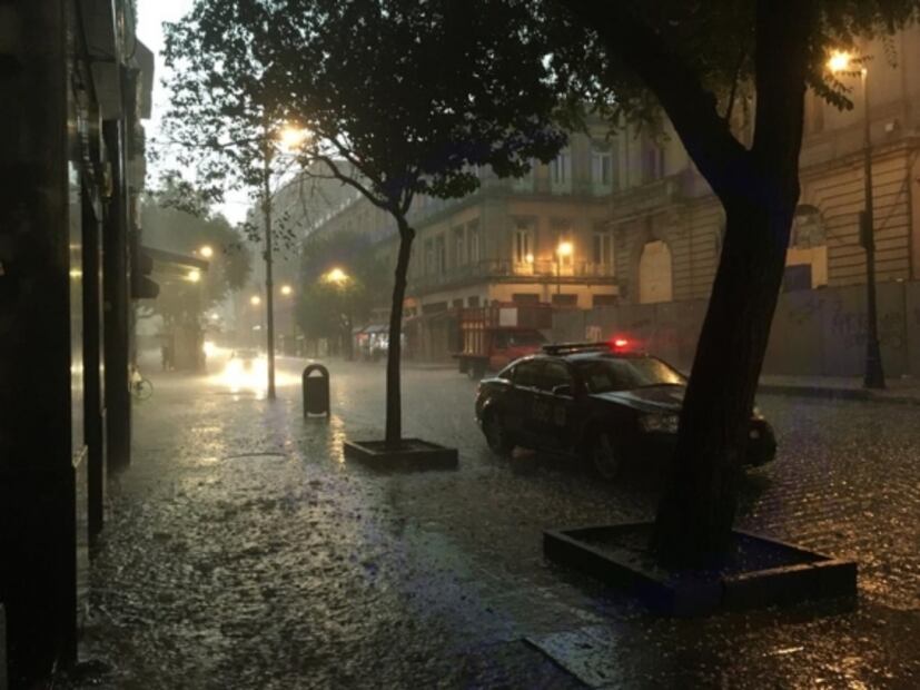 Así "pintó" de blanco fuerte granizada a la CDMX: fotos y videos