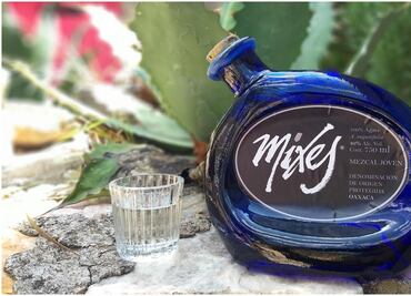 ¿Quién es la dueña del mezcal "Mixes" que se apropió del nombre de un pueblo indígena de Oaxaca? Esto sabemos