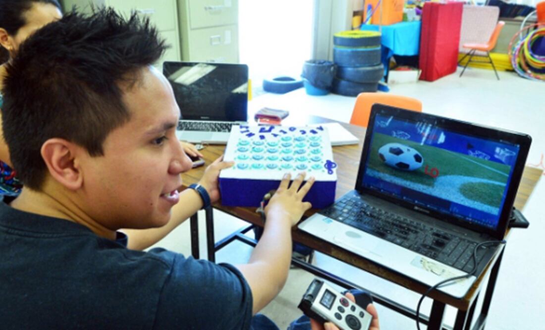 Investigadores de la UNAM diseñaron un programa de cómputo para menores con alguna discapacidad intelectual y motriz. Foto: Cortesía UNAM
