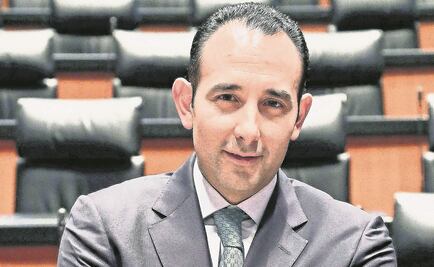 Gil dice adiós al Senado; no se va con AMLO
