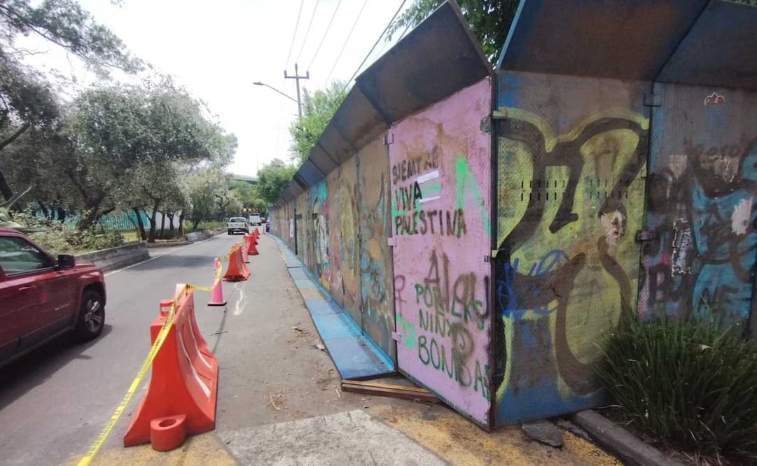 INE mantiene vallas para resguardarla las instalaciones ante posibles movilizaciones previo a la elección judicial.. Foto: Fernanda Rojas / EL UNIVERSAL