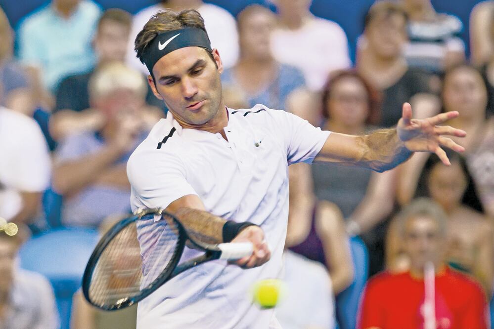 El suizo, en pareja con Belinda Bencic, enfrenta mañana a EU (TONY ASHBY. AFP)