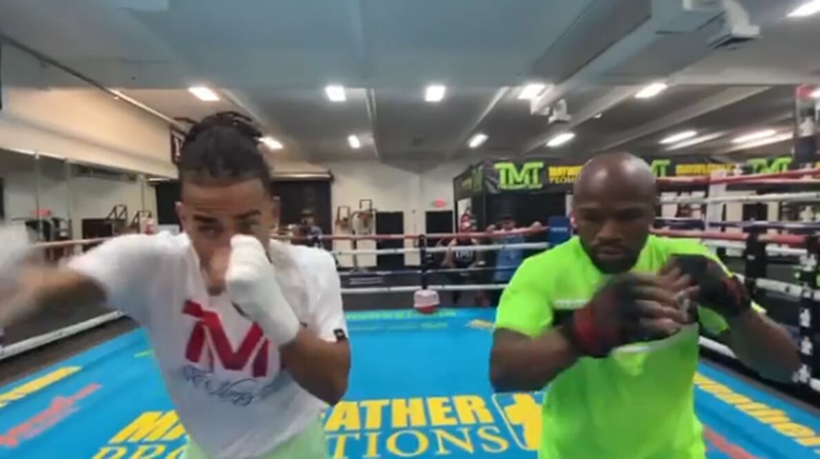 Ozuna y Floyd Mayweather. Foto: Captura