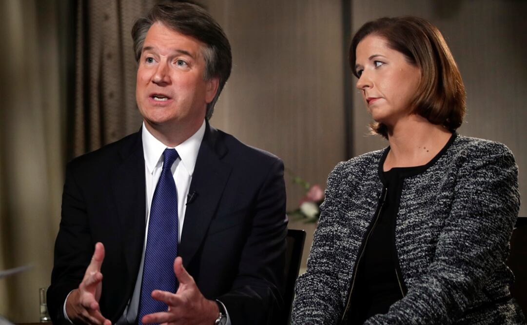 Brett Kavanaugh y su esposa en una entrevista al canal Fox (Foto: AP)