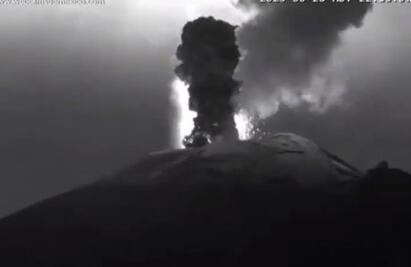 VIDEO: Captan fuerte explosión del volcán Popocatépetl