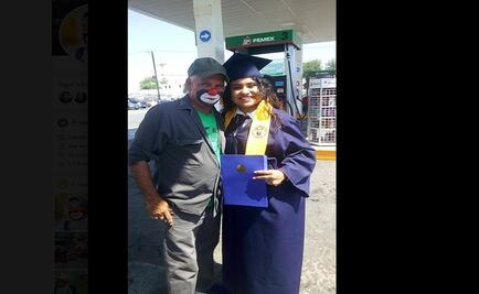 Payasito "Raymundín" se lleva sorpresa; su hija lo visita con toga y birrete