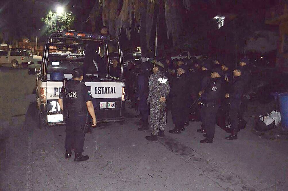 Actualmente hay 11 grupos de agentes de la Policía Ministerial realizando las labores de campo para dar con el paradero de los desaparecidos (EFE)