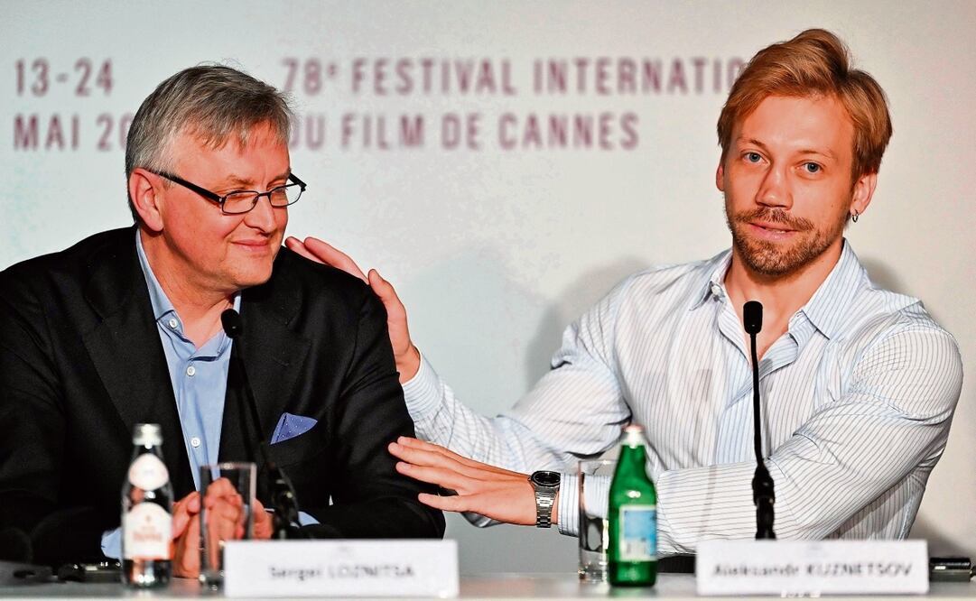 El director Sergei Loznitsa y el actor Aleksandr Kuznetsov esperan que el filme ayude a dimensionar la tragedia rusa. Foto: Xavier Galiana / AFP