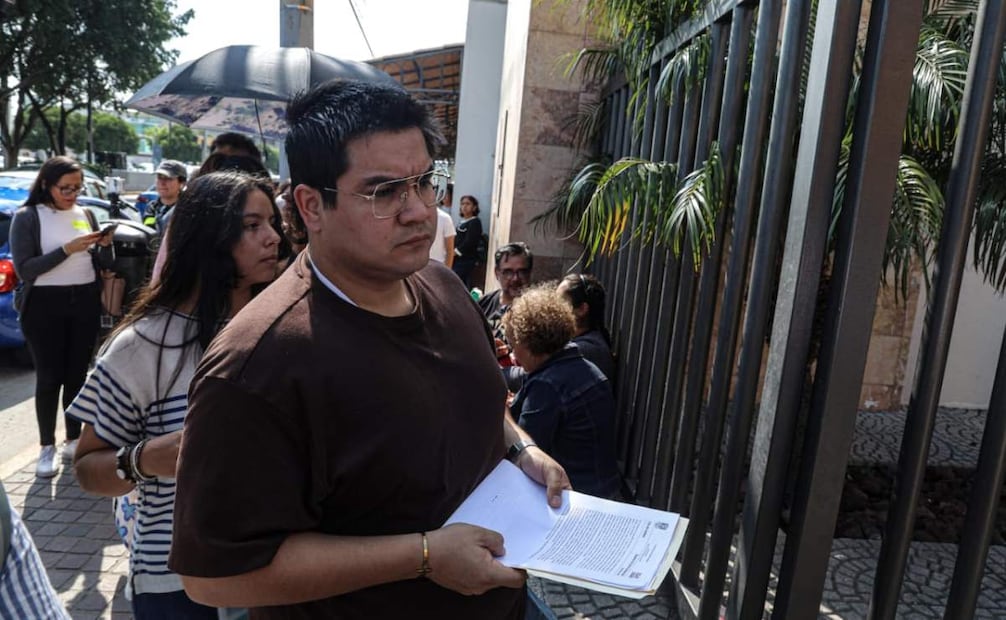 Entre nervios y bendiciones, aspirantes a la UNAM inician Examen de Control en Guanajuato; forman fila de más de 100 metros.
Foto: Gabriel Pano / EL UNIVERSAL