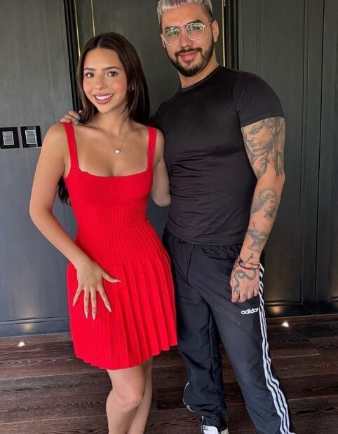 Ángela Aguilar luce nuevas uñas y su anillo de compromiso.