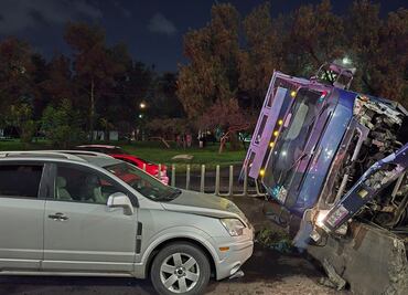 Bache en San Juan de Aragón provoca  volcaduras y múltiples accidentes vehiculares; ya había sido reportado por vecinos