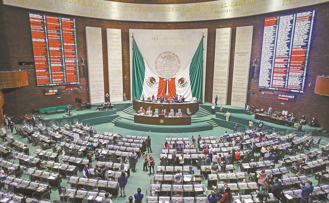  Los legisladores pretenden aprobar hoy la reforma para aplicar una mayor regulación al outsourcing, iniciativa en la cual plantean que la subcontratación deberá formalizarse por escrito. Foto: Archivo/ El Universal.  