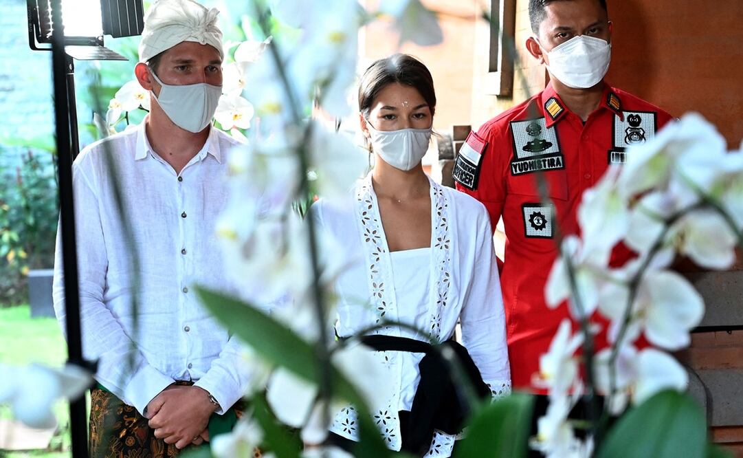 Alina Fazleeva será expulsada con su esposo, quien tomó las imágenes. Foto: AFP