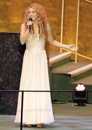 Shakira imagina un mundo sin pobreza y en paz