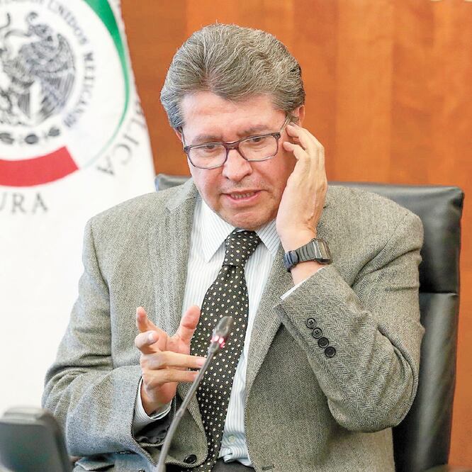 Ricardo Monreal, coordinador de la bancada de Morena en el Senado, afirmó que la renuncia de Carlos Urzúa fue una decisión “tardía”. DIEGO SIMÓN. EL UNIVERSAL