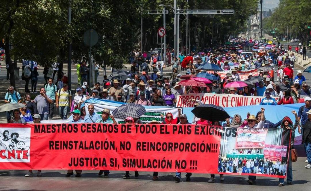 Integrantes de la CNTE marchan sobre Reforma (Foto: Diego Simón Sánchez / EL UNIVERSAL)
