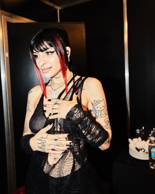 Cazzu se corona como la reina de las transparencias con estos 3 looks que impactaron a Nodal