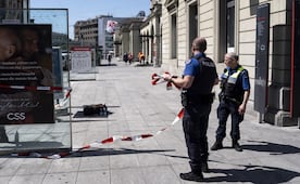 Hombre apuñala a 3 personas en estación de tren en Suiza; autoridades califican ataque como "acto de terror"