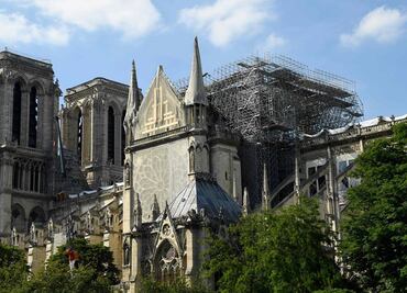 Catedral de Notre Dame de París alista su primera misa tras incendio