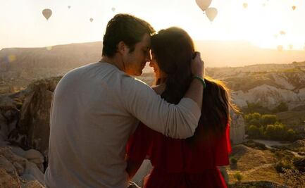 Diego Boneta y Renata Notni disfrutan de su amor entre globos aerostáticos