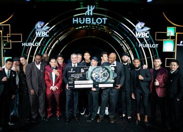 Hublot alza el puño de los campeones