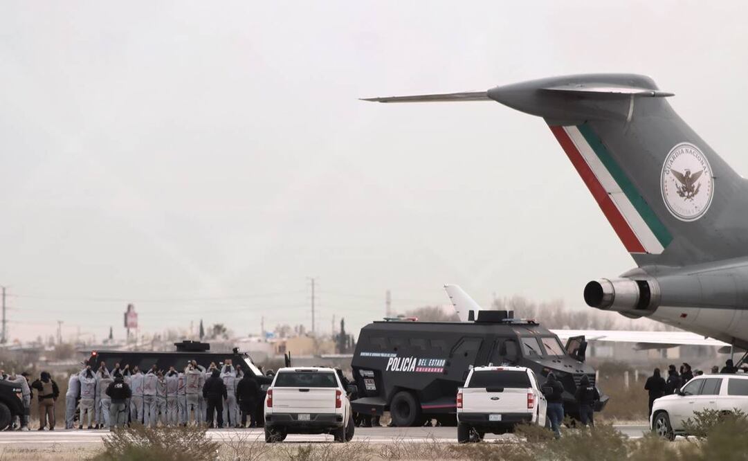 Este martes, 191 internos del Cereso de Ciudad Juárez considerados de alto impacto fueron trasladados a otros centros penitenciarios del país, bajo un estricto protocolo. Foto: Christian Torres/ El UNIVERSAL
