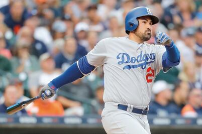 Adrián produce con LA