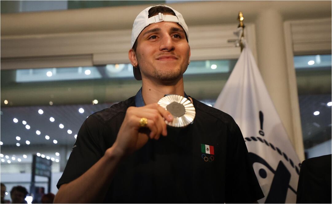 Marco Verde en su arribo a la Ciudad de México. FOTO: Diego Simón/ EL UNIVERSAL