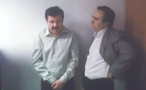 En una fotografía inédita en poder de EL UNIVERSAL, se observa a Tomás Zerón de Lucio junto al líder criminal. Foto: Especial