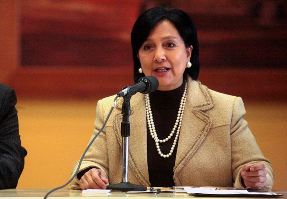 Renuncia Amalia García al PRD