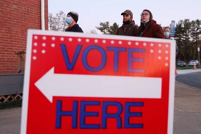 Abren colegios electorales en EU para elegir presidente entre Trump o Biden