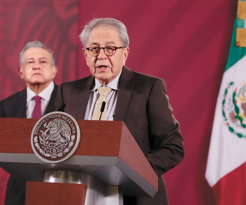 Jorge Alcocer Varela, secretario de Salud, dijo que se busca evitar contagios para así disminuir el índice de defunciones. Foto: BERENICE FREGOSO. EL UNIVERSAL