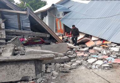 Ascienden a 16 los muertos y a 355 los heridos por terremoto en Indonesia